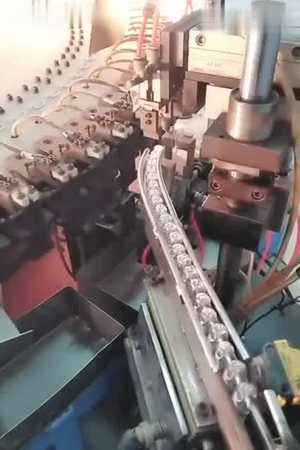 高科技全自動化設(shè)備完全不用人工